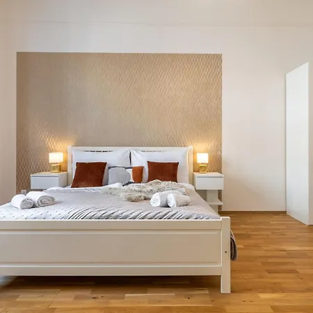 Spacious 2-Bedroom Apartment In Old Town By Easybnb