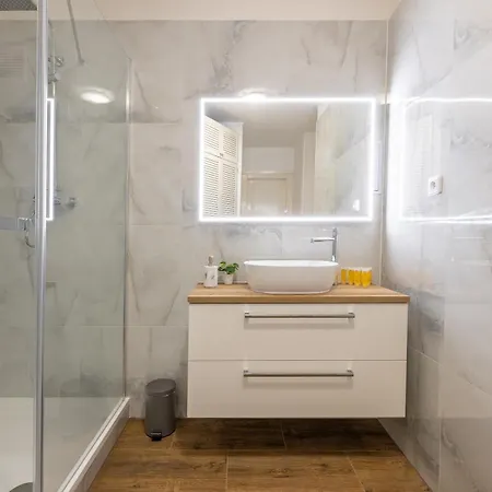 Spacious 2-Bedroom Apartment In Old Town By Easybnb דירה