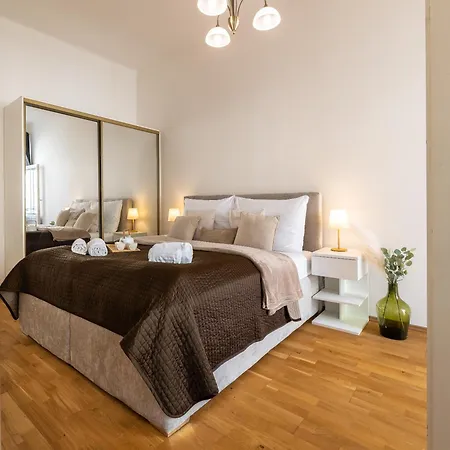 Spacious 2-Bedroom Apartment In Old Town By Easybnb *