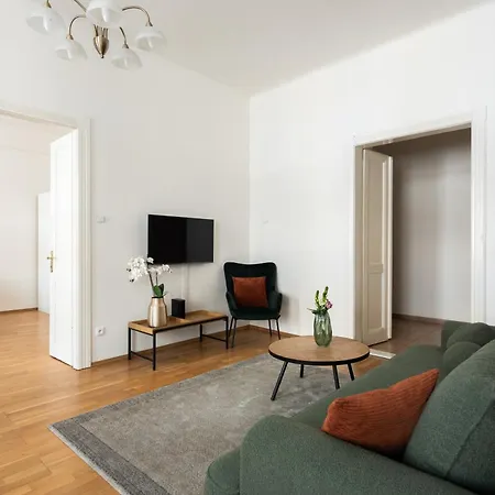 Spacious 2-Bedroom Apartment In Old Town By Easybnb