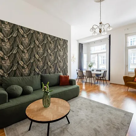 Spacious 2-Bedroom Apartment In Old Town By Easybnb דירה