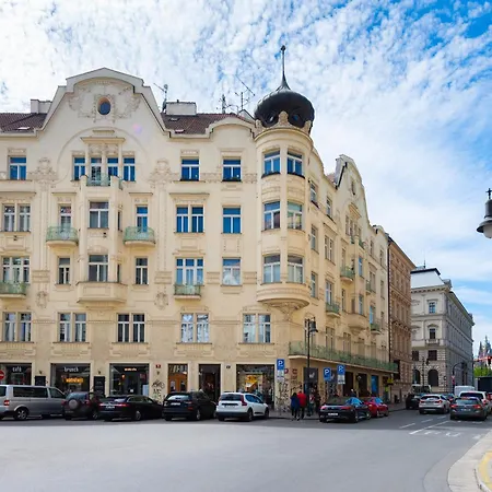 Spacious 2-Bedroom Apartment In Old Town By Easybnb *