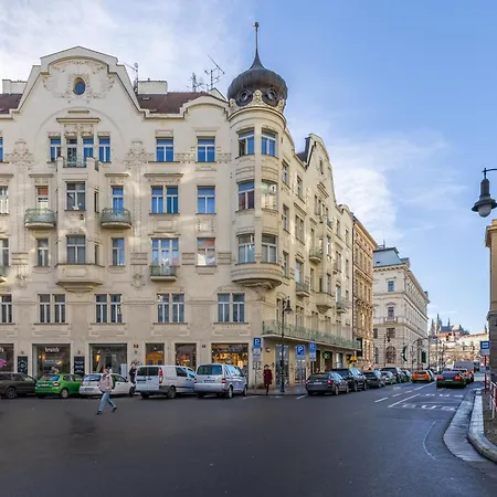 Spacious 2-bedroom In Old Town Appartement
