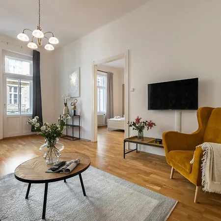 Spacious 2-bedroom In Old Town