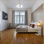 Spacious 2br In Old Town With Balcony By Easybnb Premium Apartment Prag