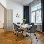 Spacious 2br In Old Town With Balcony By Easybnb Premium