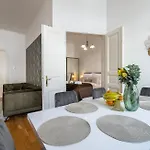 Apartment Spacious 2br In Old Town With Balcony By Easybnb Premium