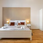 Spacious 2Br Apartment With Parking In Old Town By Easybnb Premium