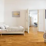 Spacious 2Br Apartment With Parking In Old Town By Easybnb Premium