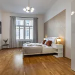 Spacious 2br In Old Town With Balcony By Easybnb Premium Prag