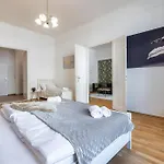 شقة Spacious 2Br Apartment With Parking In Old Town By Easybnb Premium *