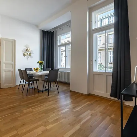 Spacious 2-bedroom In Old Town Prague