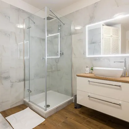 Spacious 2br Apt. In Old Town With Paid Parking By Easybnb Premium *