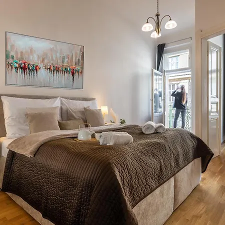 Apartment Spacious 2br Apt. In Old Town With Paid Parking By Easybnb Premium *
