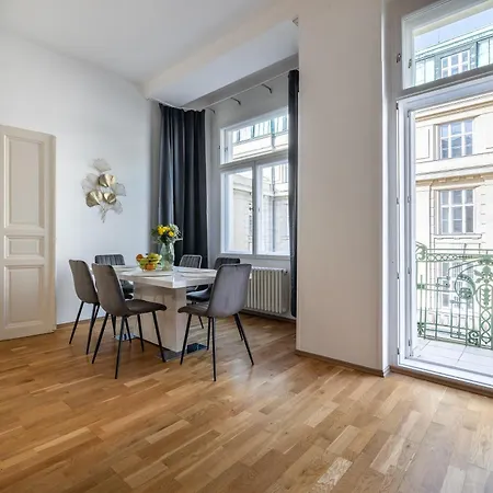 Spacious 2-bedroom In Old Town Daire