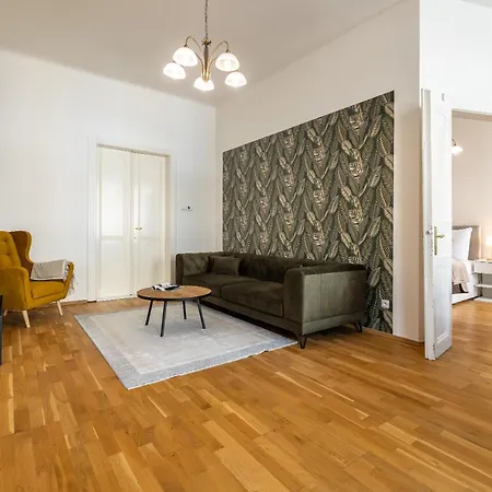 Spacious 2-bedroom In Old Town * Prag