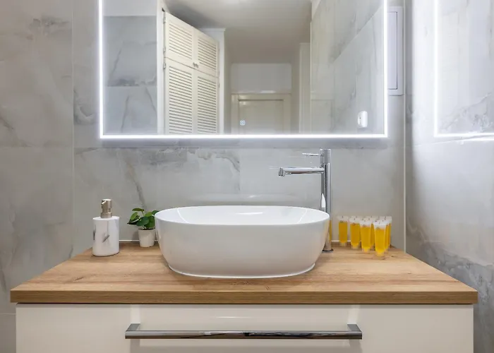 Spacious 2Br Apartment In Old Town With Balcony By Easybnb Premium Apartamento *