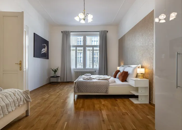 Spacious 2Br Apartment In Old Town With Balcony By Easybnb Premium Apartamento Praga
