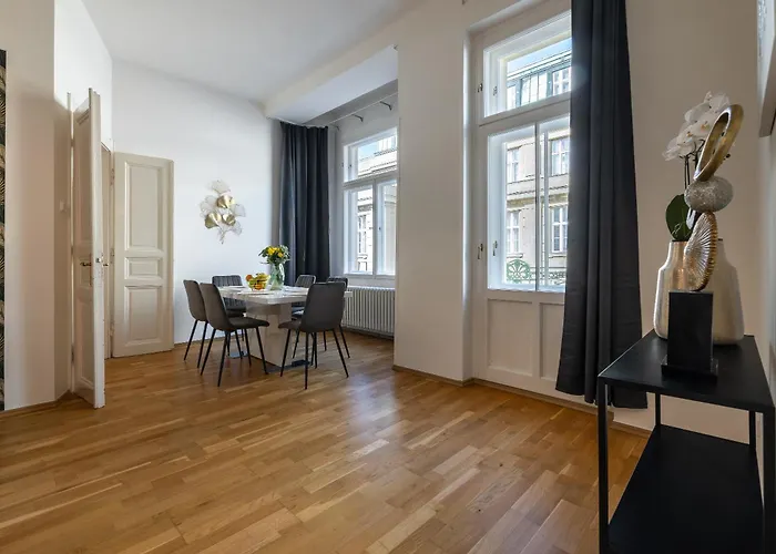 Spacious 2Br Apartment In Old Town With Balcony By Easybnb Premium Praga