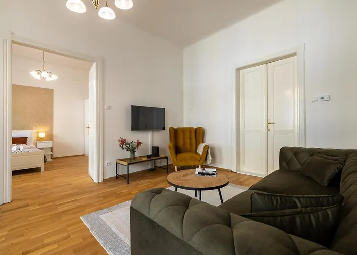 Spacious 2Br Apartment In Old Town With Balcony By Easybnb Premium *