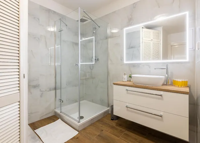 Spacious 2Br Apartment In Old Town With Balcony By Easybnb Premium *