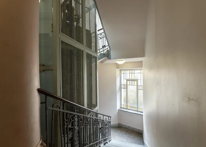 Apartamento Spacious 2Br Apartment In Old Town With Balcony By Easybnb Premium *