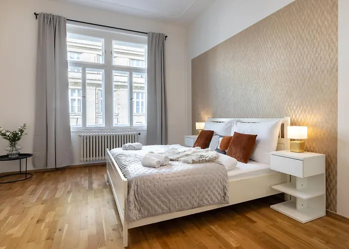 Spacious 2Br Apartment In Old Town With Balcony By Easybnb Premium Praga