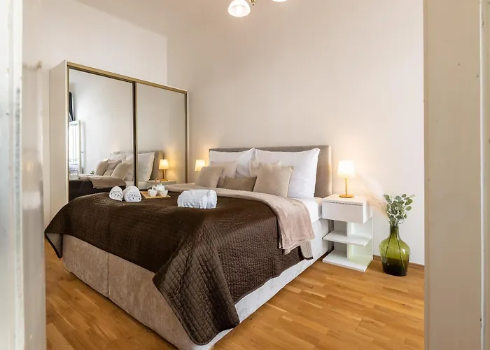 Spacious 2br In Old Town With Balcony By Easybnb Premium *
