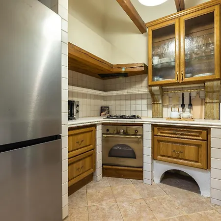 Spacious 2-Bedroom Apartment In Old Town By Easybnb