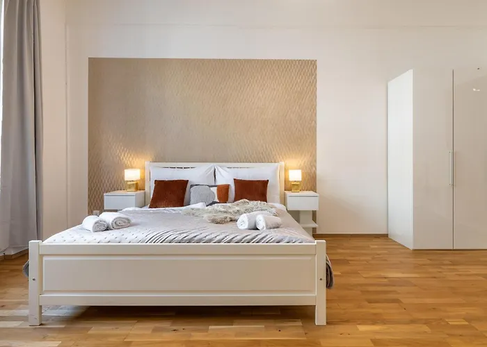 Spacious 2-bedroom In Old Town