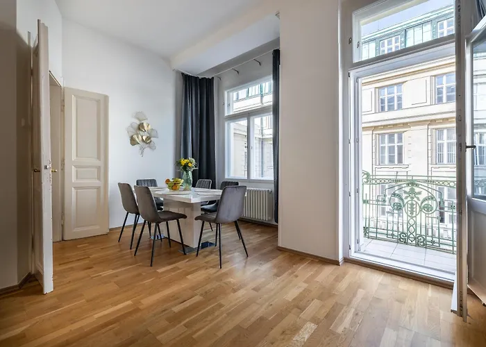 Spacious 2br In Old Town With Balcony By Easybnb Premium Daire