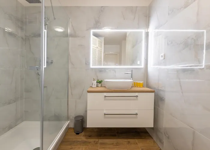 Spacious 2-bedroom In Old Town Apartment