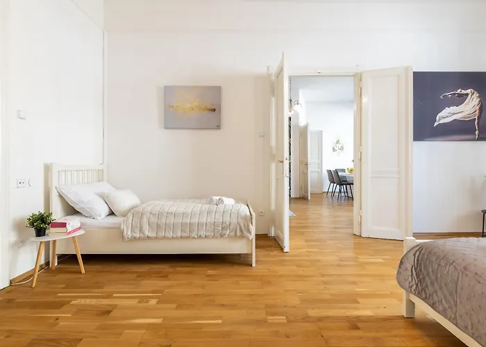 Spacious 2-bedroom In Old Town