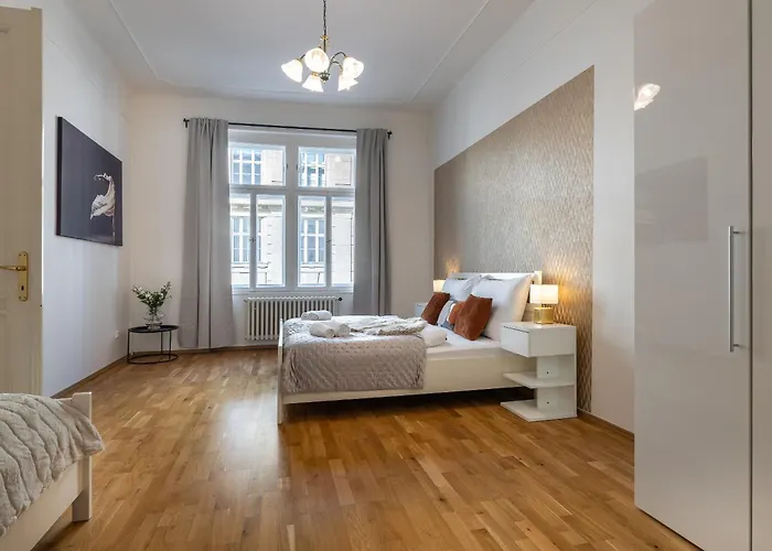 Spacious 2br In Old Town With Balcony By Easybnb Premium Prag