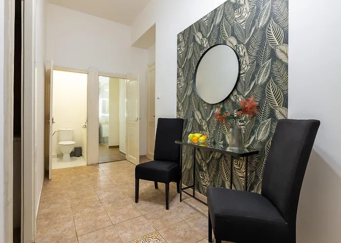 Spacious 2-bedroom In Old Town Apartment