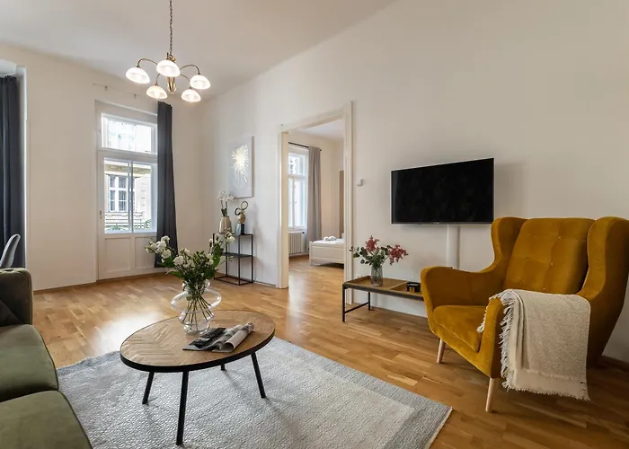 Spacious 2-bedroom In Old Town